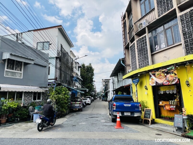 Soi Samsen - Bangkok, Thailand Filming Location