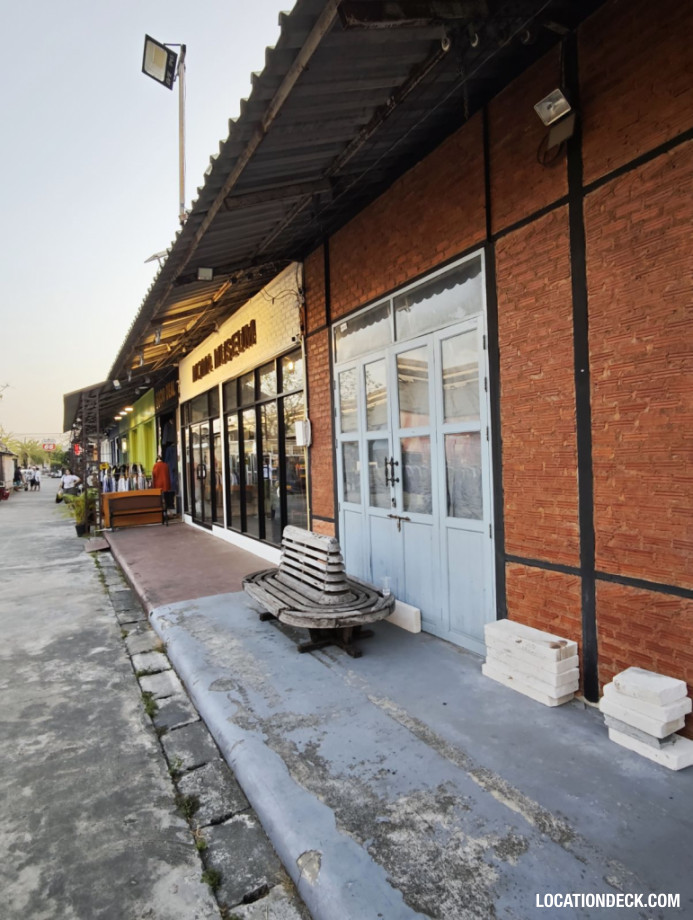 Srinakarin Train Market - Bangkok, Thailand Filming Location