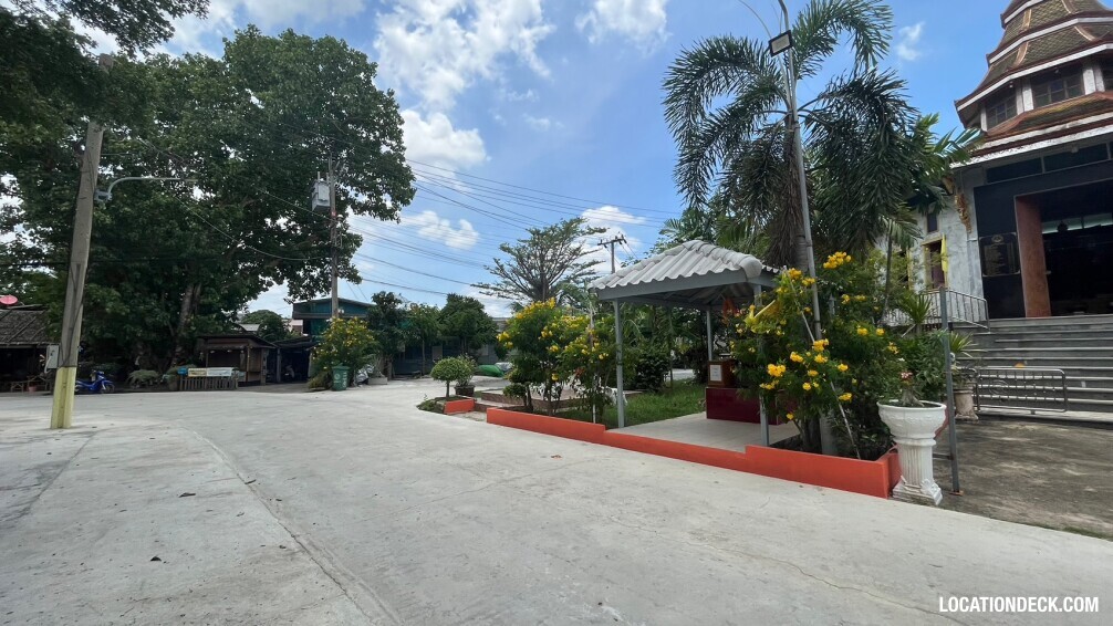 Wat Intharawihan Temple - Bangkok, Thailand Filming Location